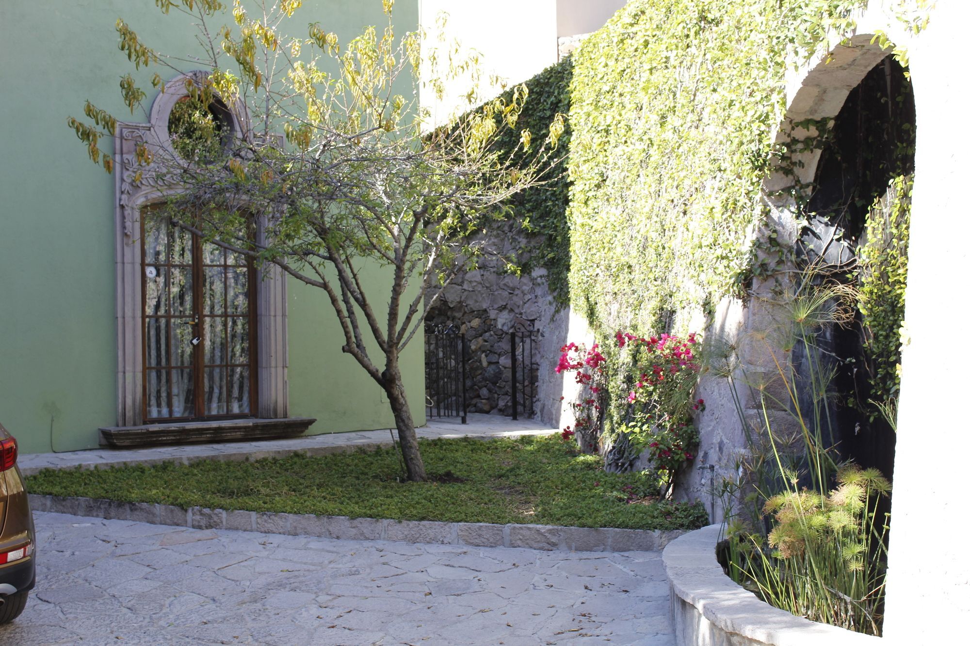 Zaenae Hotel 3*